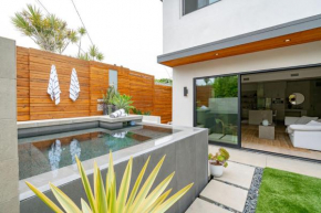 Contemporary Indoor Outdoor Living Walk to Beach